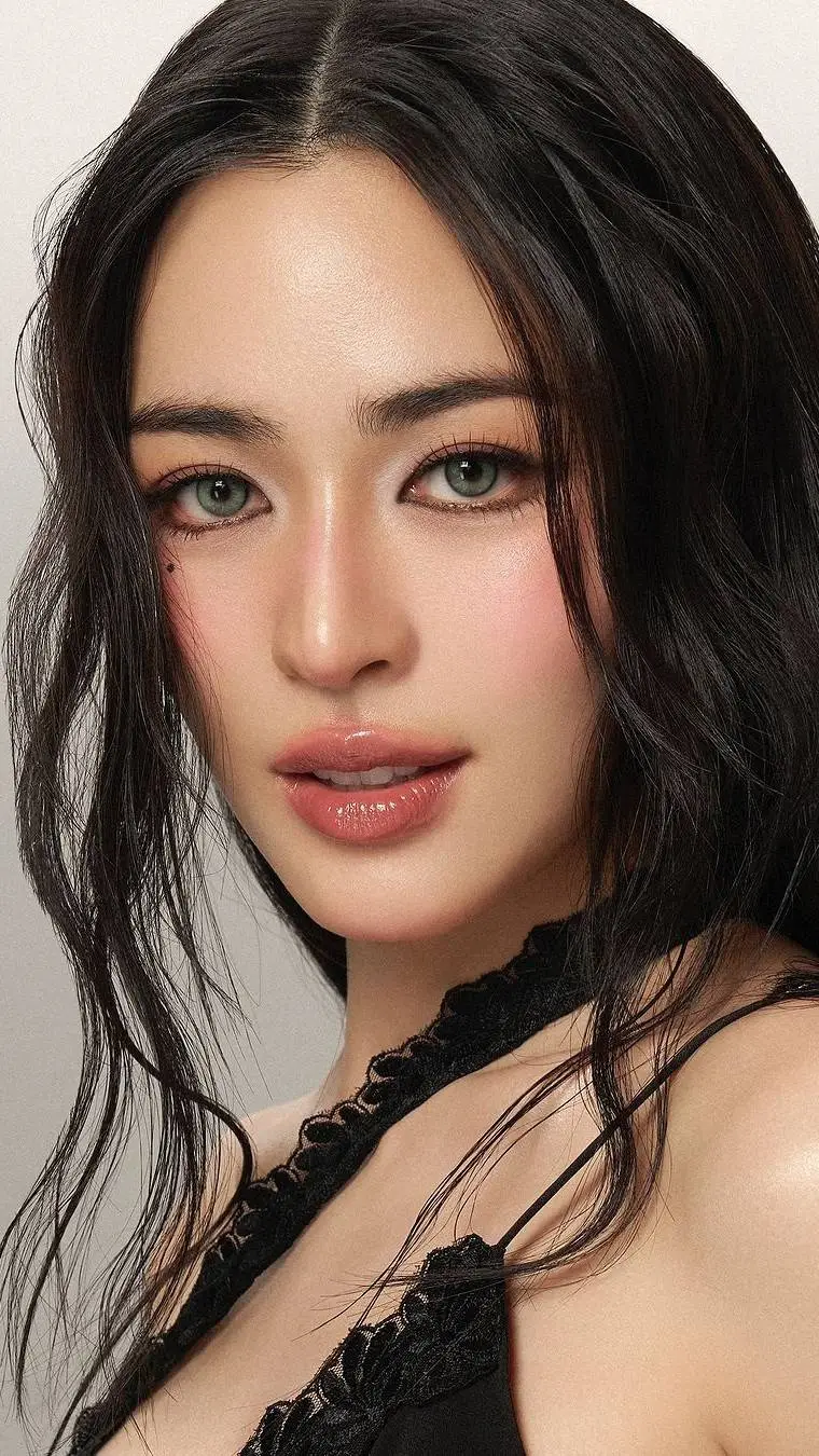 Talkie AI - Chat with Lingling Kwong