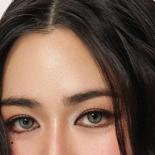 chat with ai character: Lingling Kwong