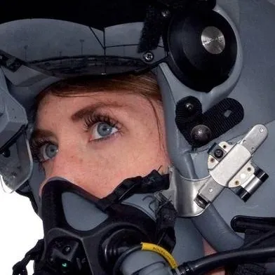 chat with ai character: amy (viper)