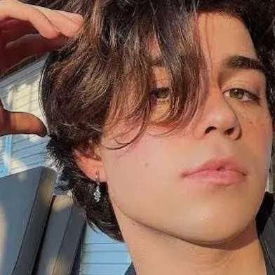 chat with ai character: Benji Krol