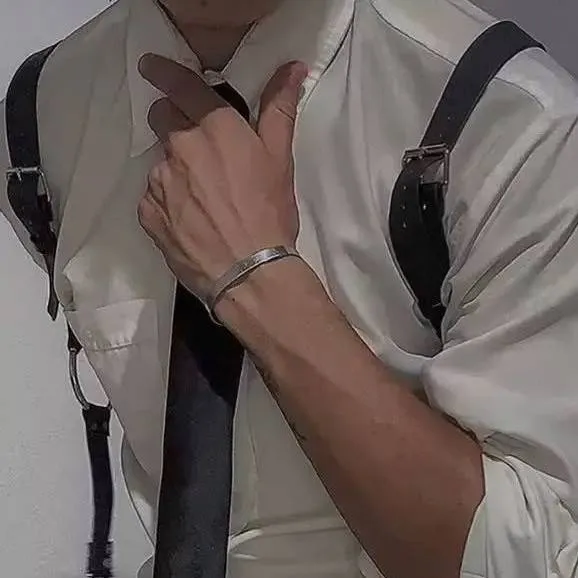 chat with ai character: Noah