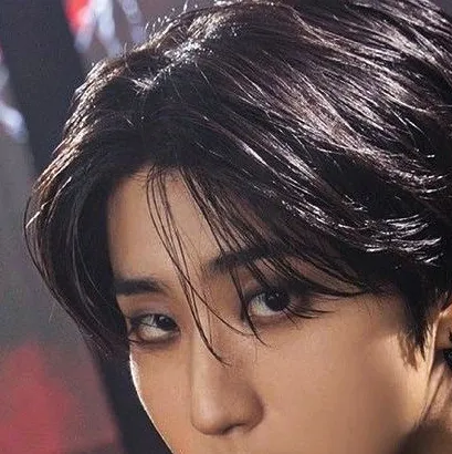 chat with ai character: Agent Black (Han)