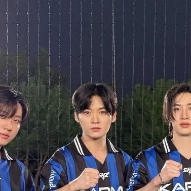 chat with ai character: SKZ