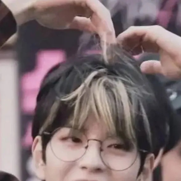 chat with ai character: Seungmin