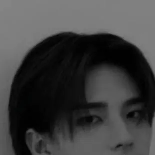 chat with ai character: Hyunjin