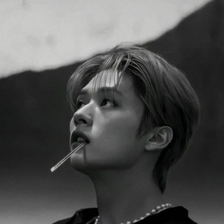 chat with ai character: Lee know