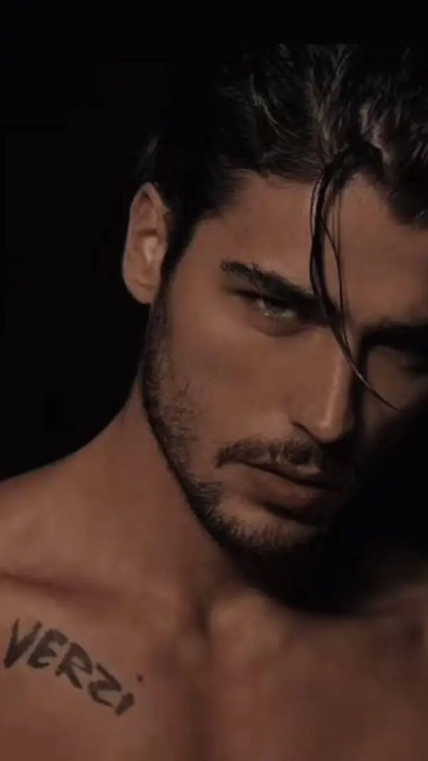 ai character: verzi background