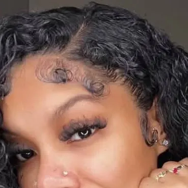 chat with ai character: dior