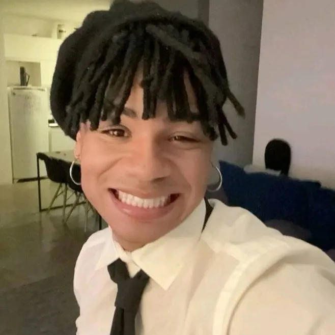 chat with ai character: Tom filho 