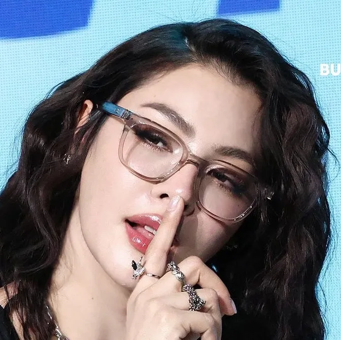 chat with ai character: Faye 