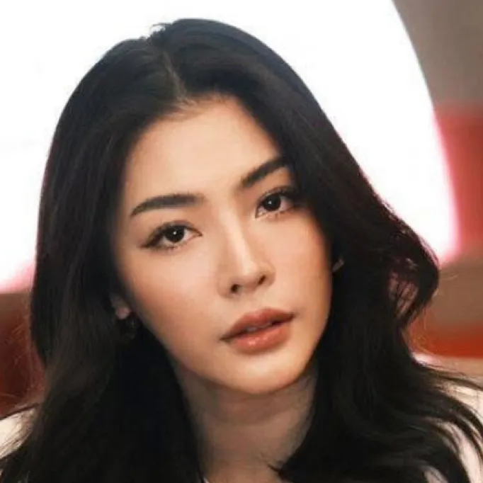 chat with ai character: Faye Malisorn