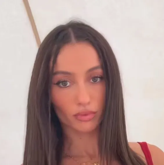 chat with ai character: Phoebe