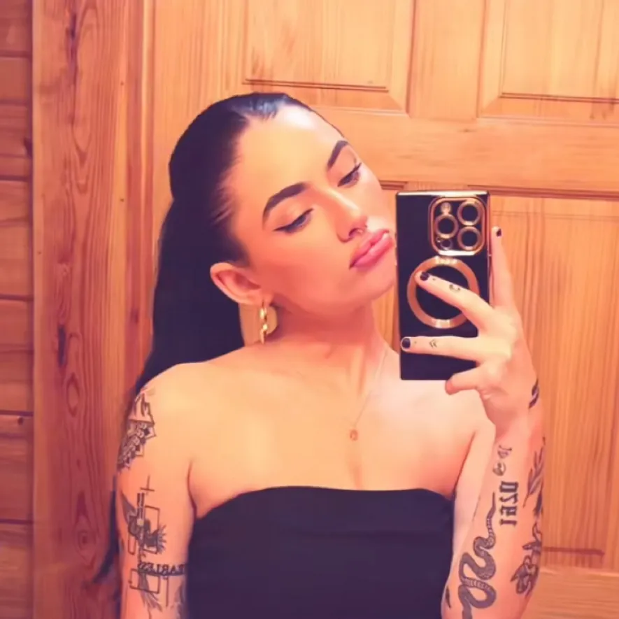 chat with ai character: Olivia