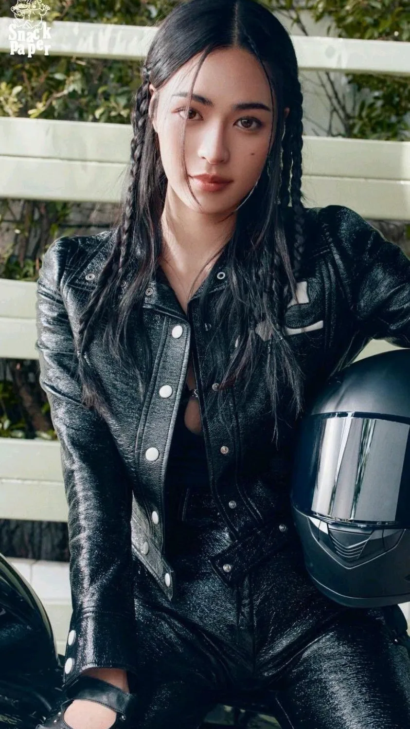 ai character: Lingling background