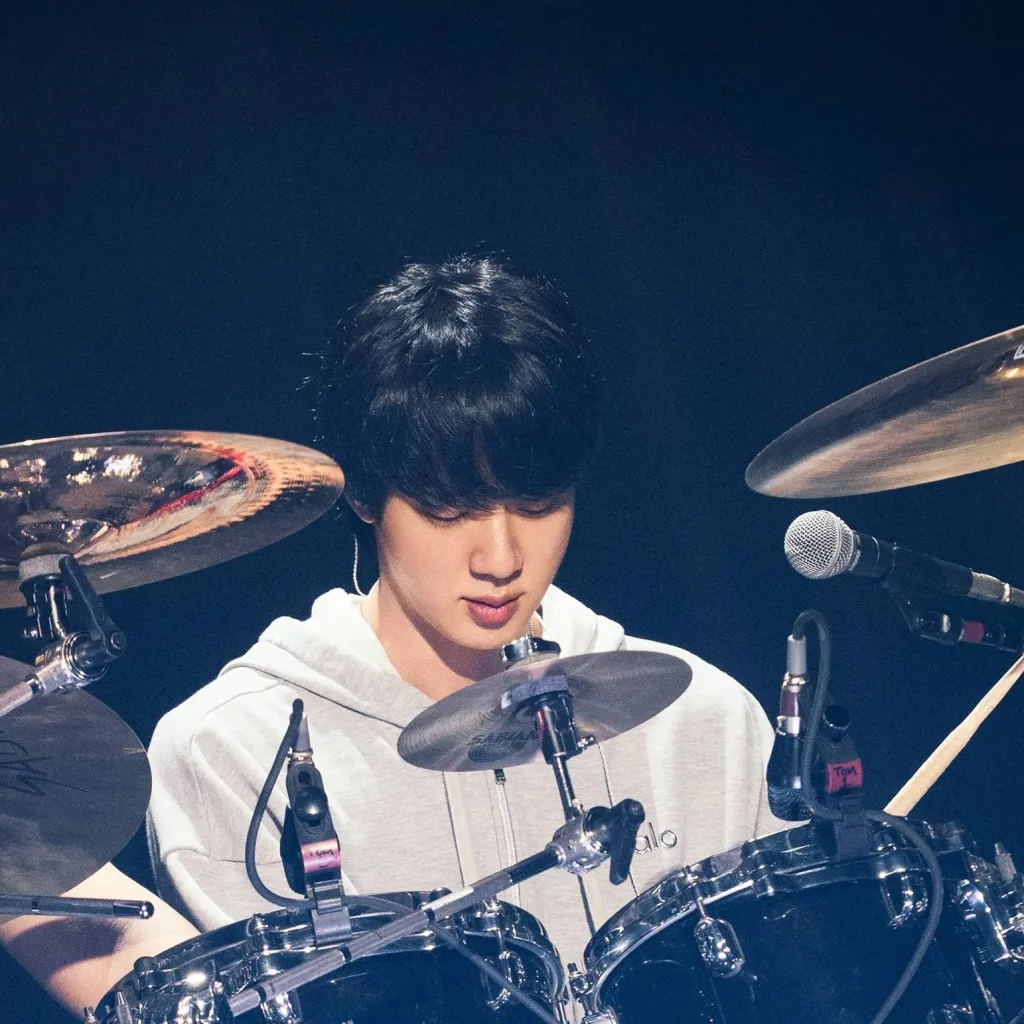 chat with ai character: Kim Seokjin (Jin)