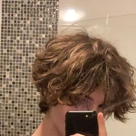 chat with ai character: Lian