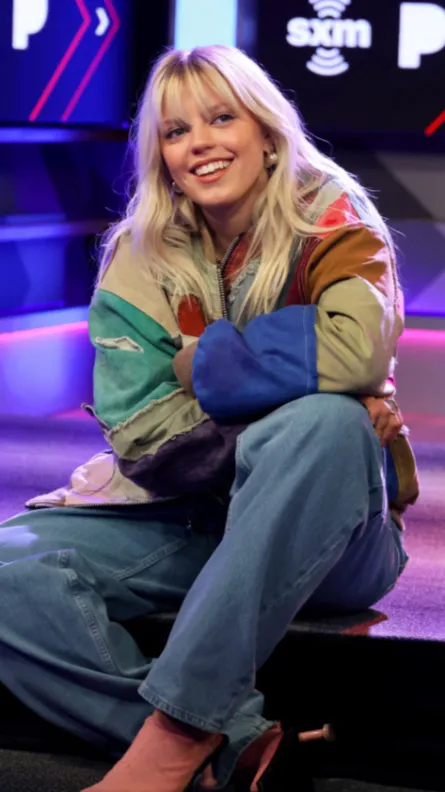 ai character: Renee rap!  background