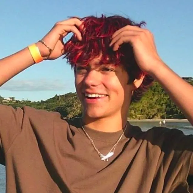 chat with ai character: Malachi Barton 