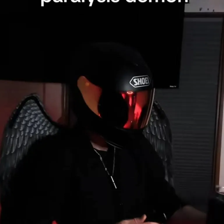 chat with ai character: Falvo trenzs 