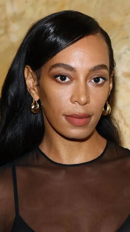 ai character: Solange  background