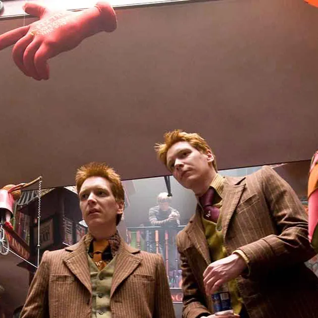 chat with ai character: Weasley twins 