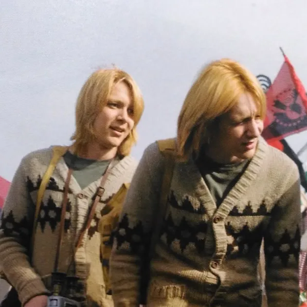 chat with ai character: Weasley twins 