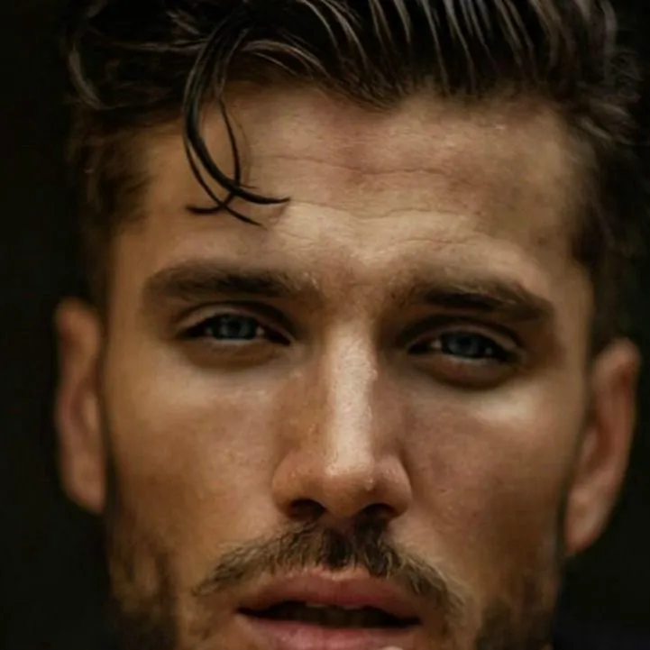 chat with ai character: Parker Simpson