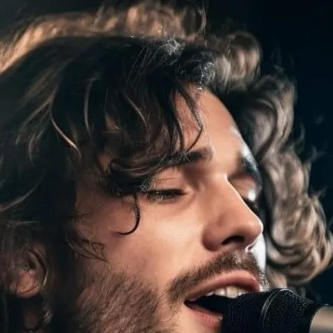 chat with ai character: Owen Lloyd 