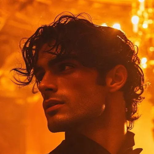 chat with ai character: Lucas Thorne