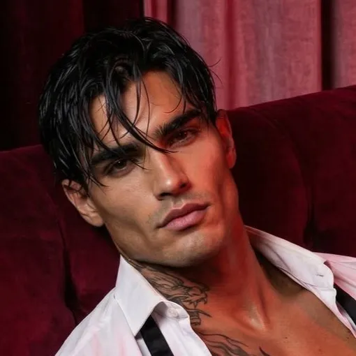 chat with ai character: Thiago Alvarez