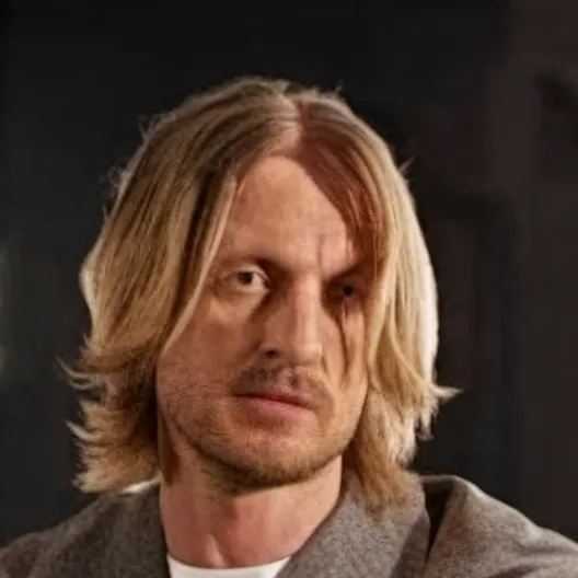 chat with ai character: Haymitch Abernathy