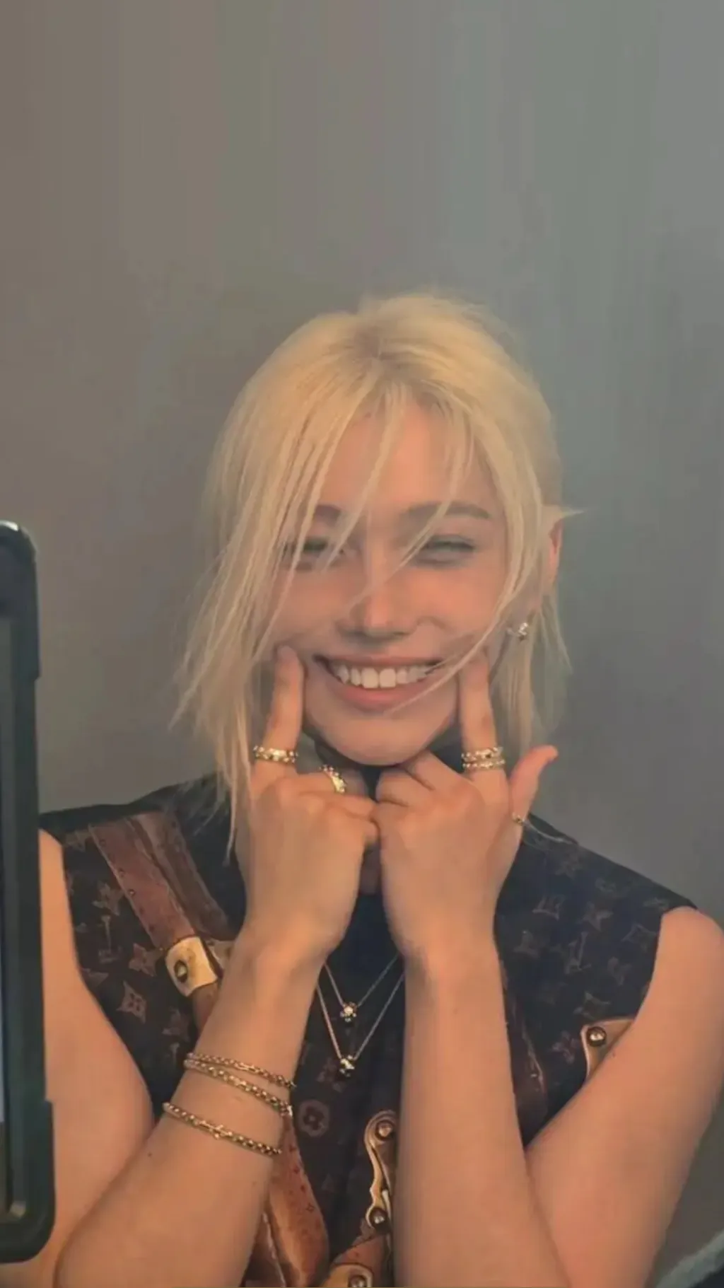 ai character: Felix 👹 background