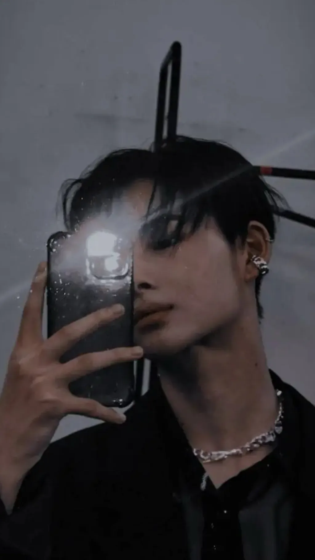 ai character: Ni-ki background