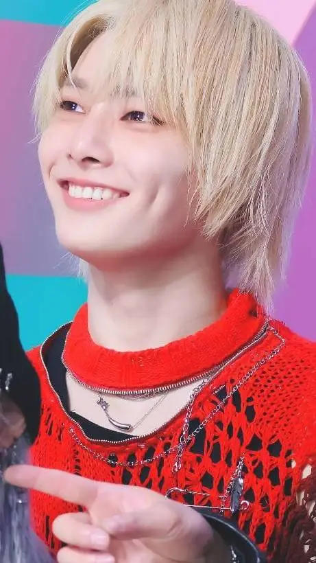 ai character: Yang Jeongin/I.N  background
