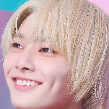 chat with ai character: Yang Jeongin/I.N 