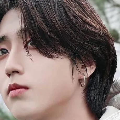 chat with ai character: Han Jisung 