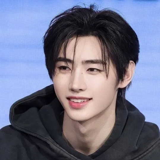 chat with ai character: Sunghoon 