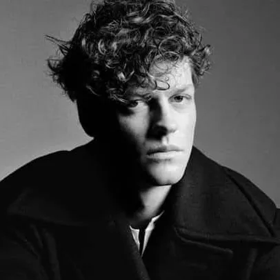 chat with ai character: Jannik Sinner 