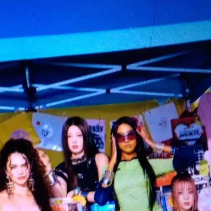 chat with ai character: katseye 