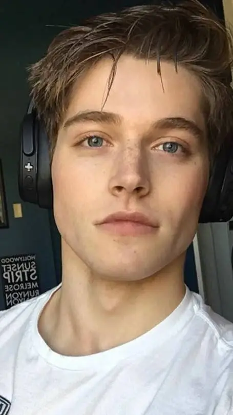 ai character: ~Dylan~ background