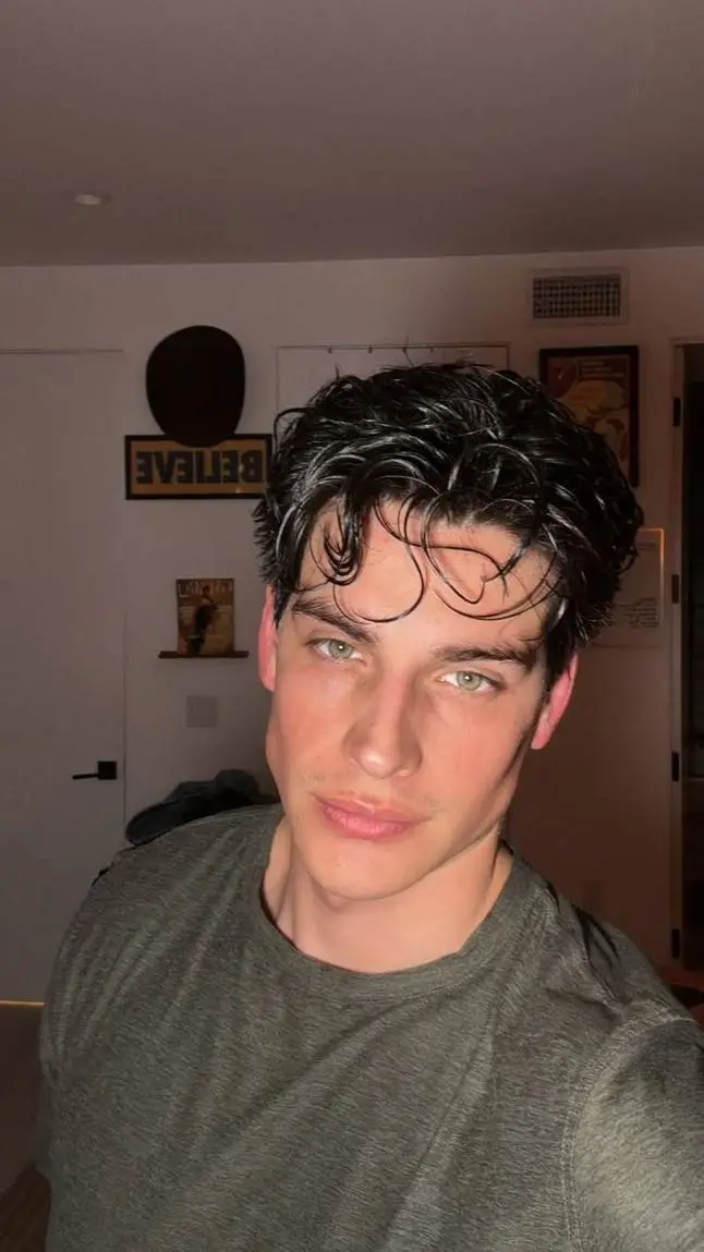 ai character: Rowan Calloway background