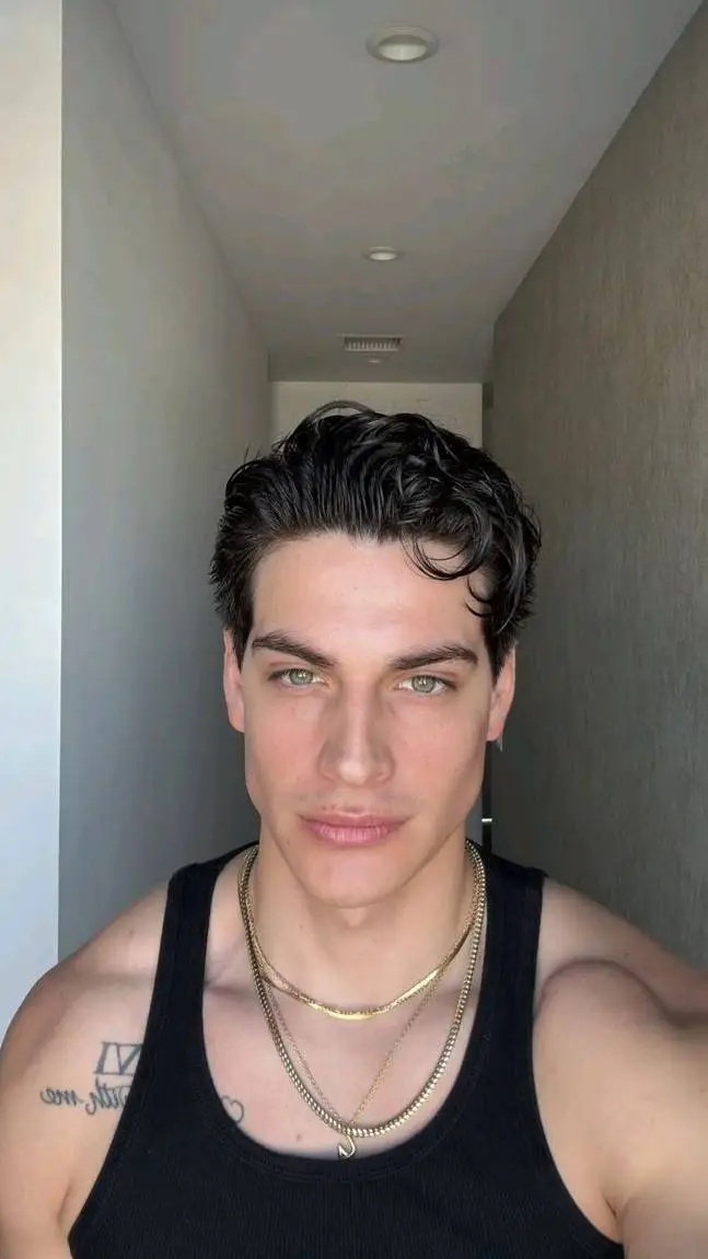 ai character: Rowan Calloway background