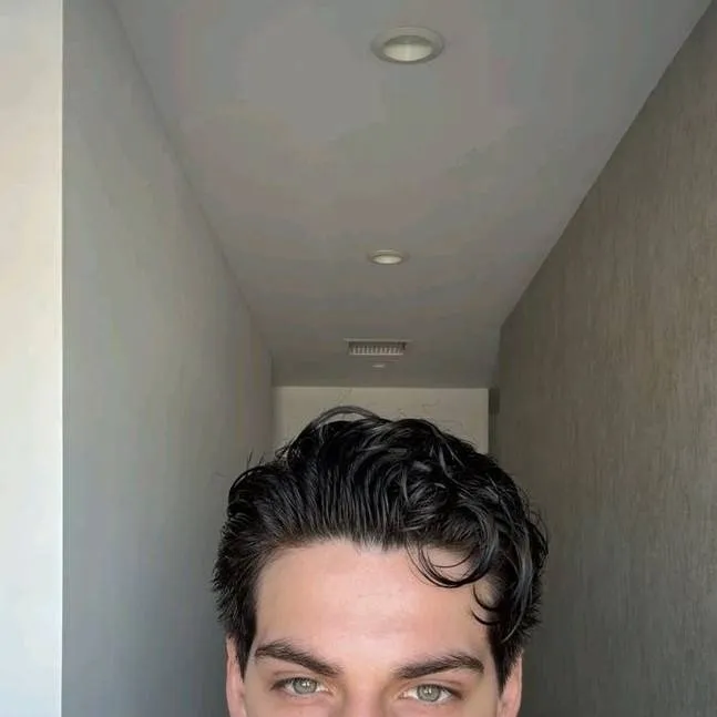 chat with ai character: Rowan Calloway