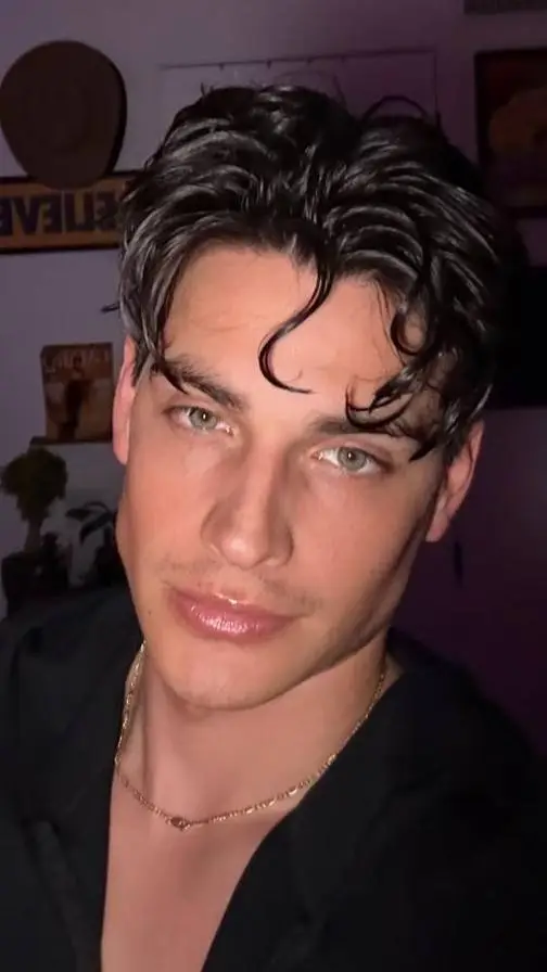 ai character: Rowan Calloway background