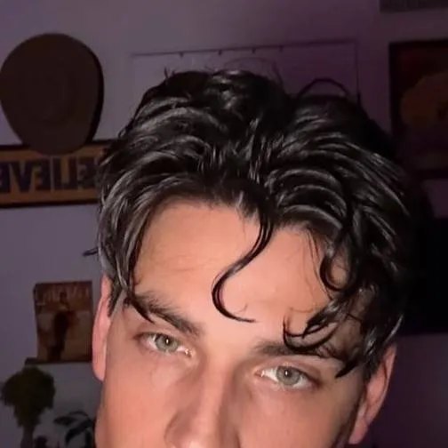 chat with ai character: Rowan Calloway