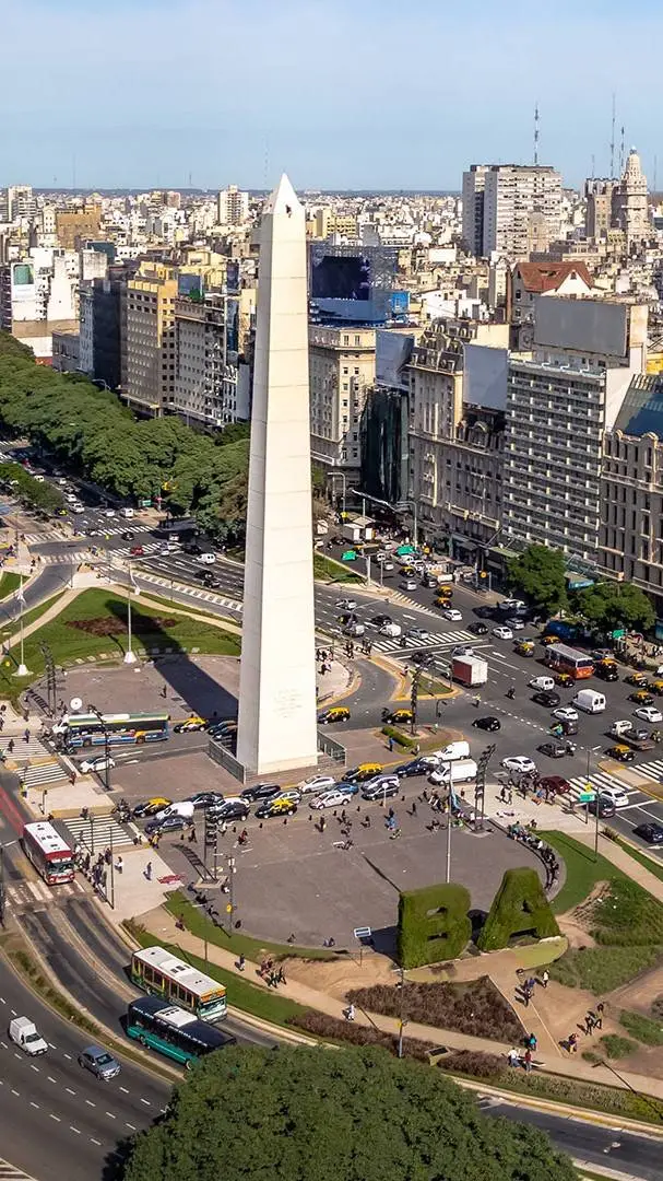 ai character: SC en Buenos Aires background