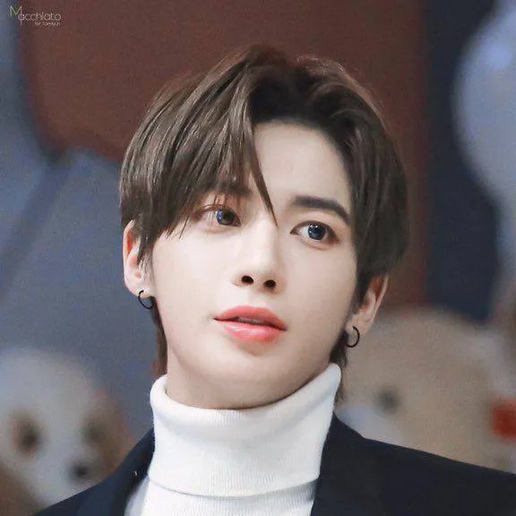 chat with ai character: taehyun