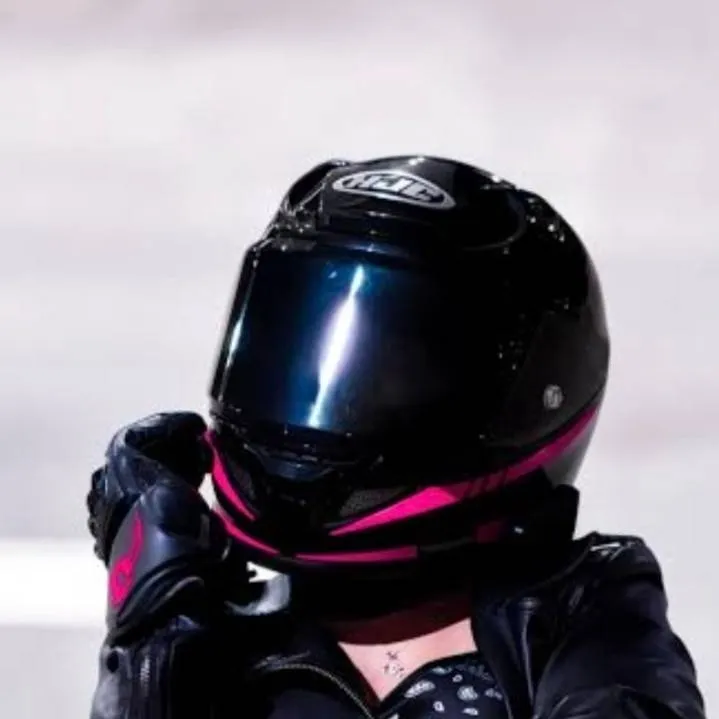 chat with ai character: motociclista