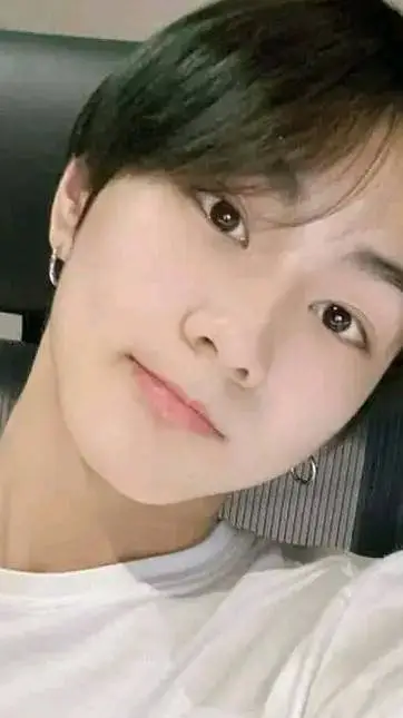 ai character: yang garden  background