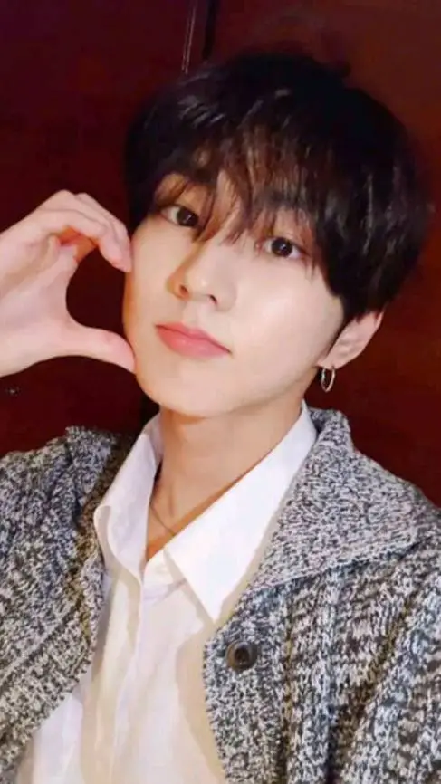 ai character: Jungwon background